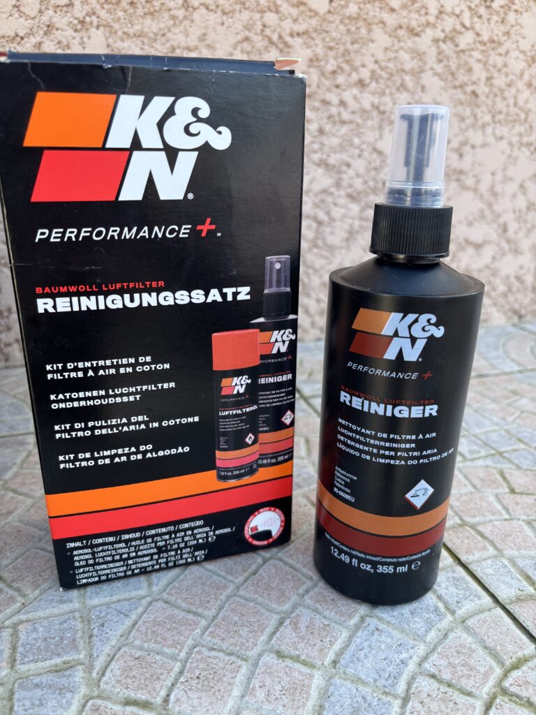 Nettoyage d'un filtre à air K&N en coton huilé avec le kit d'entretien de la marque